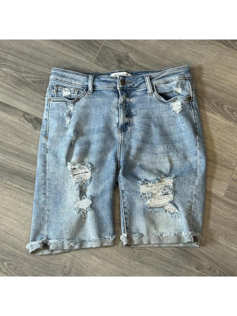 Judy Blue Shorts Womens L Blue Denim Bermuda Distressed Frayed Stretch JB150044